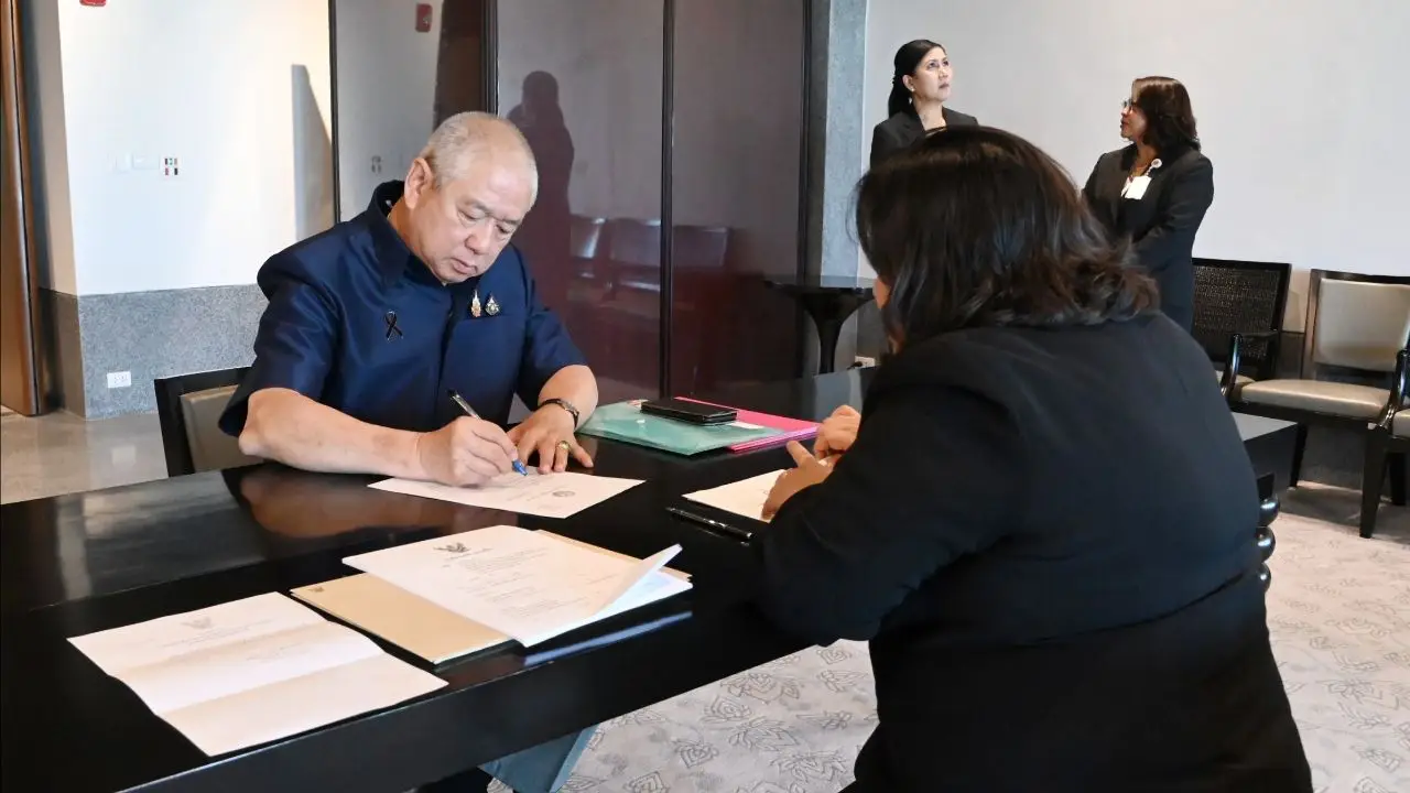 'ณัฐวุฒิ ประเสริฐสุวรรณ' รายงานตัวหลัง กกต. รับรองเพิ่ม