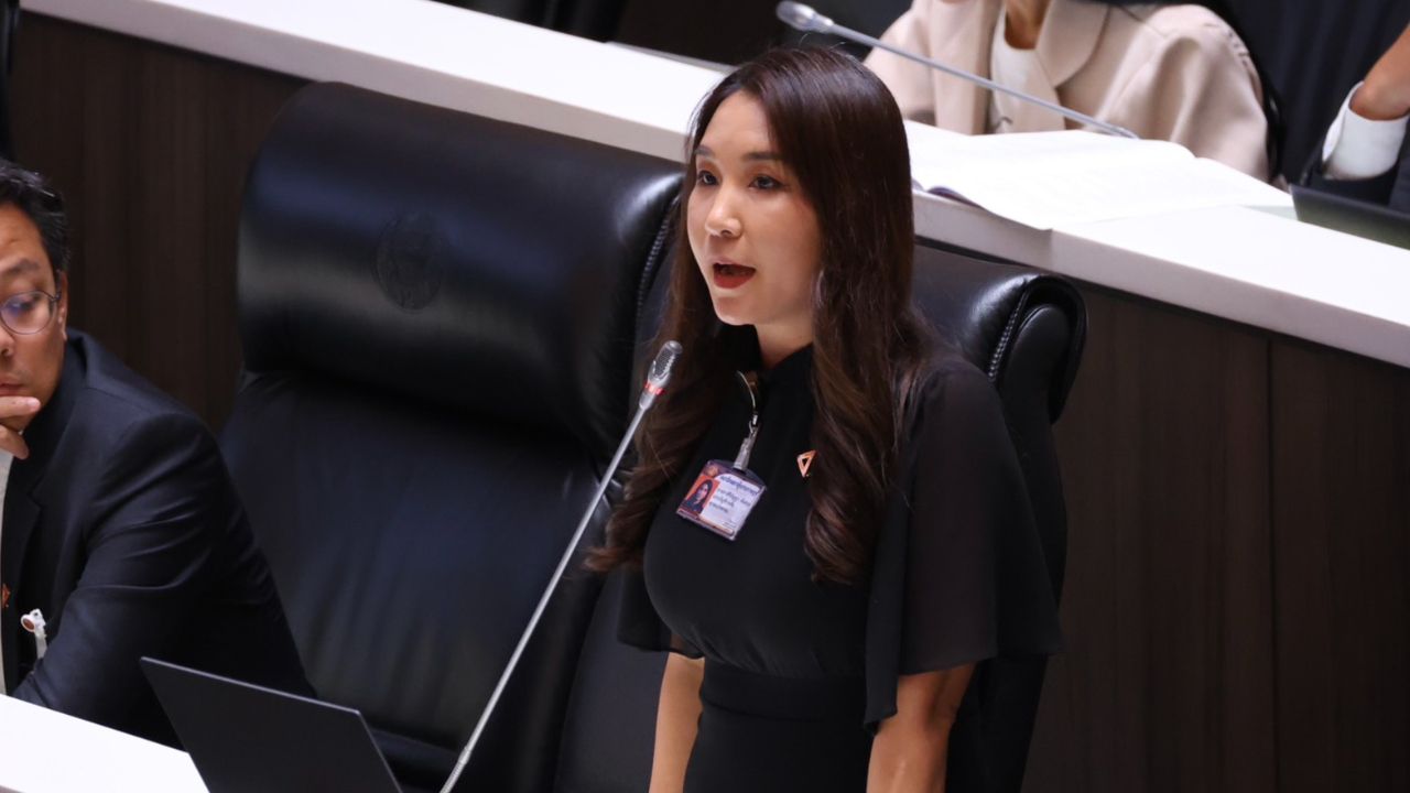 'ไหม' อัดรัฐบาลถังแตก จ่อขอกู้ 5 แสนล้าน-สว.ขู่รัฐบาล เบี้ยวแก้ รธน. เจอดีแน่