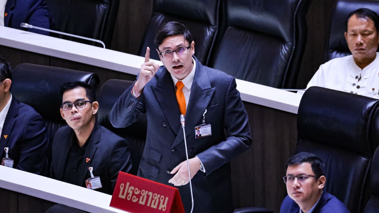 'โรม' ซัด 'ครม.อนุทิน' ไม่เชื่อปราบโกง บี้สอบ 'พิพัฒน์' โยง 'เสี่ยตือ' เอี่ยวน้ำมันเถื่อน