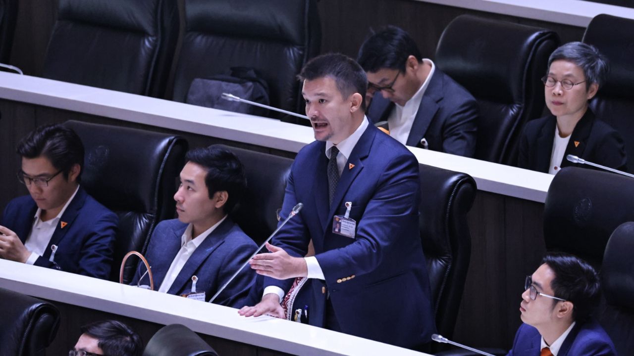 'ภัทรพงษ์' ซัดรัฐบาลทำงานไม่เป็น จัดการฝุ่นพิษ PM2.5 ไฟป่า ล้มเหลว 'อนุทิน' ไม่มีภาวะผู้นำ