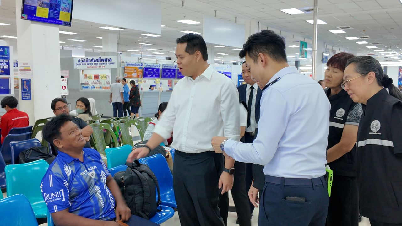 'สรรเพชญ' รมช.คมนาคม ตรวจสายใต้ พร้อมรับสงกรานต์ คุมเข้มความปลอดภัยผู้โดยสาร