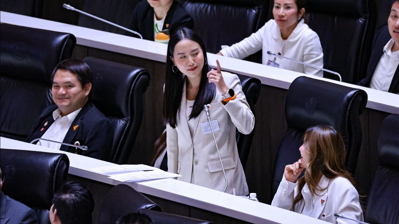 'ไอซ์' เขย่าสภางัด 'ยาขับ-ยาหยอดตา' บี้ 'อนุทิน' โละ 3 รัฐมนตรีฉาวออกก่อน