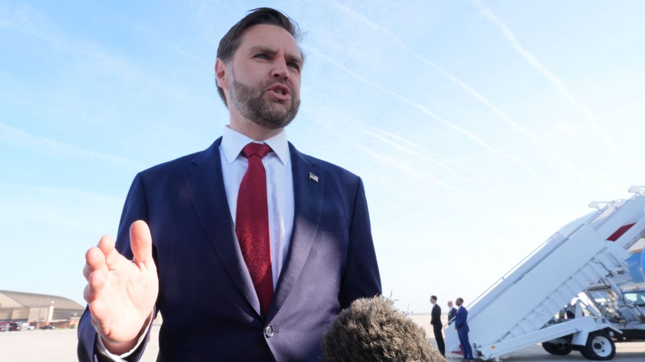 'เจดี แวนซ์' รองปธน.สหรัฐฯ บินเจรจายุติสงครามที่ปากีฯ เตือนอิหร่านอย่า 'เล่นเกม'