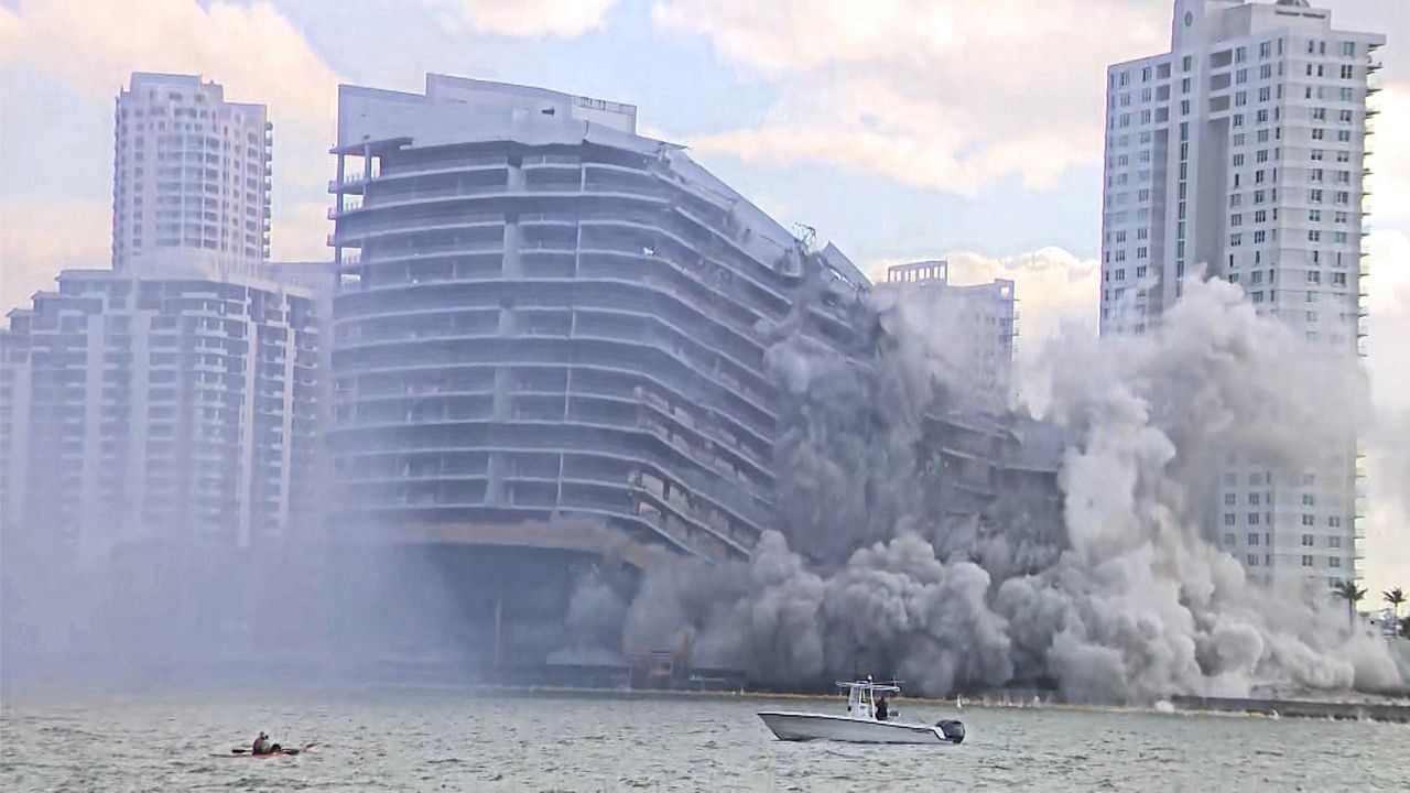 ถล่มใน 20 วินาที ระเบิดทำลายโรงแรมหรู 23 ชั้นใจกลางไมอามี