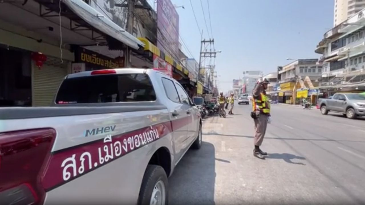 ขอนแก่น ปิดเมือง รับคลื่นมหาชนถล่ม 'ถนนข้าวเหนียว' วันแรก ใช้ระบบเดินรถวันเวย์