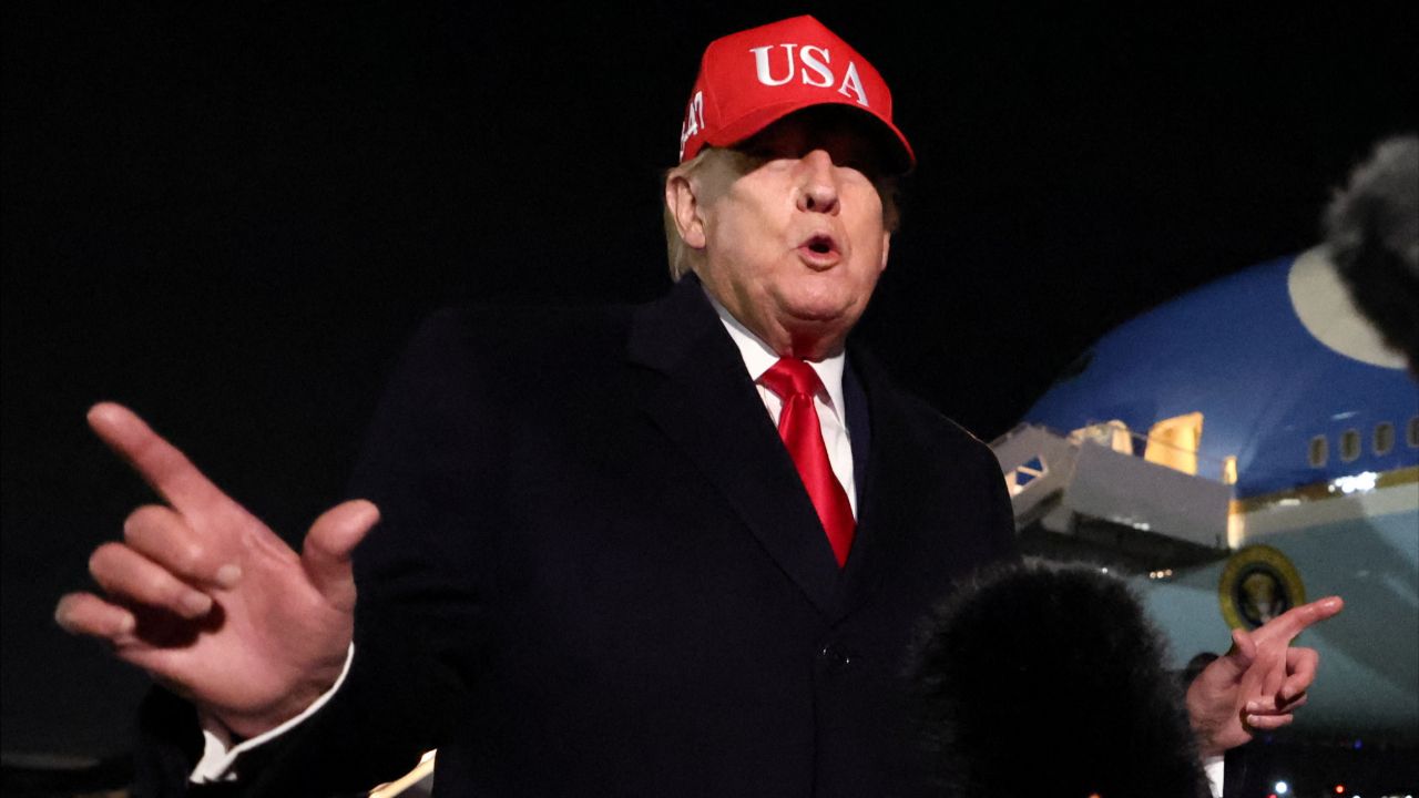 ทรัมป์ขู่จะจมเรืออิหร่านทุกลำที่เข้าใกล้พื้นที่ปิดล้อม