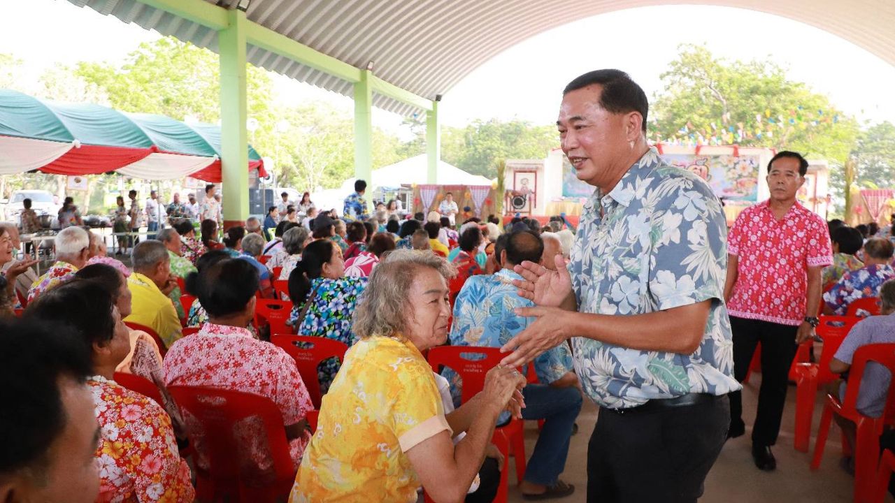 'อนุชา' ร่วมงานสงกรานต์ท่าฉนวน ชัยนาท อวยพรประชาชนให้มีความสุข