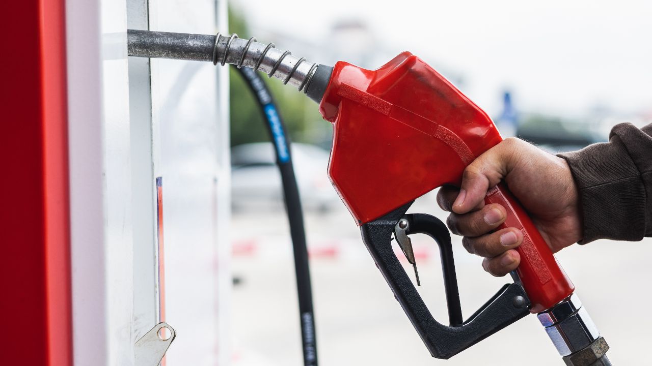 กบน. เคาะอัตราใหม่ ลดอุดหนุน 'ดีเซล' เหลือ 5.89 บาท/ลิตร จับตาราคาขายปลีก