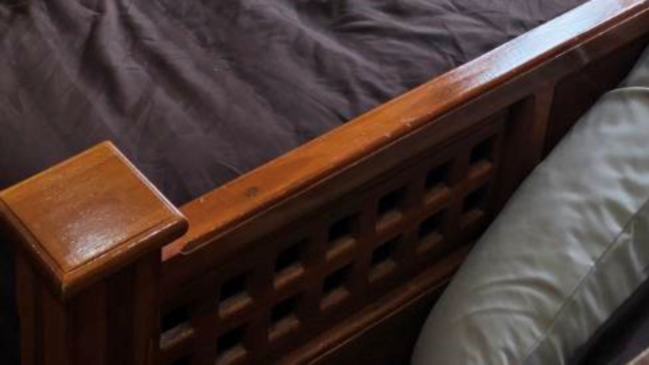 พบศพอดีตนักธุรกิจ เสียชีวิตในบ้านพักพร้อมภรรยา จนท.เร่งเก็บหลักฐาน ตรวจชันสูตร