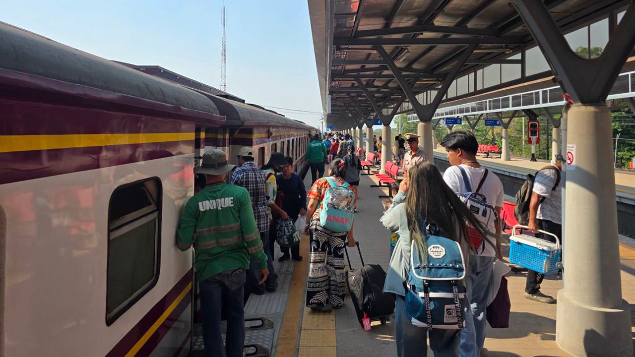 ทะลัก 1 ล้านคน ประชาชนแห่ใช้ระบบรางวันหยุดสุดท้ายสงกรานต์ รฟท. เสริมขบวนรถถึง 17 เม.ย.