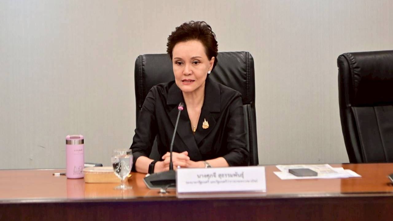 3 รมช.มหาดไทย ร่วมถก 'ศุภจี' เปิดรับผู้ประกอบการ 'รถพุ่มพวง' ตั้งเป้า 3,800 คัน