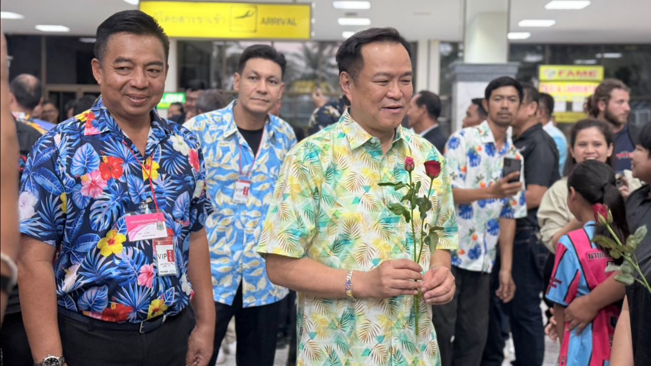 'อนุทิน' สวมเสื้อลายดอกมาชุมพร เปิดงาน'วันไหลบางเบิด' กระตุ้นท่องเที่ยว