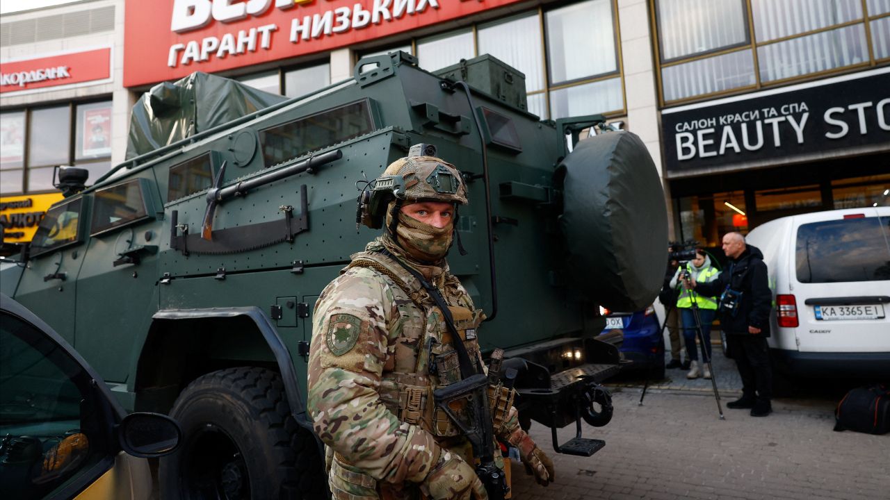 ดับแล้ว 6 ศพ มือปืนกราดยิงในกรุงเคียฟ ก่อนโดยวิสามัญฆาตกรรม