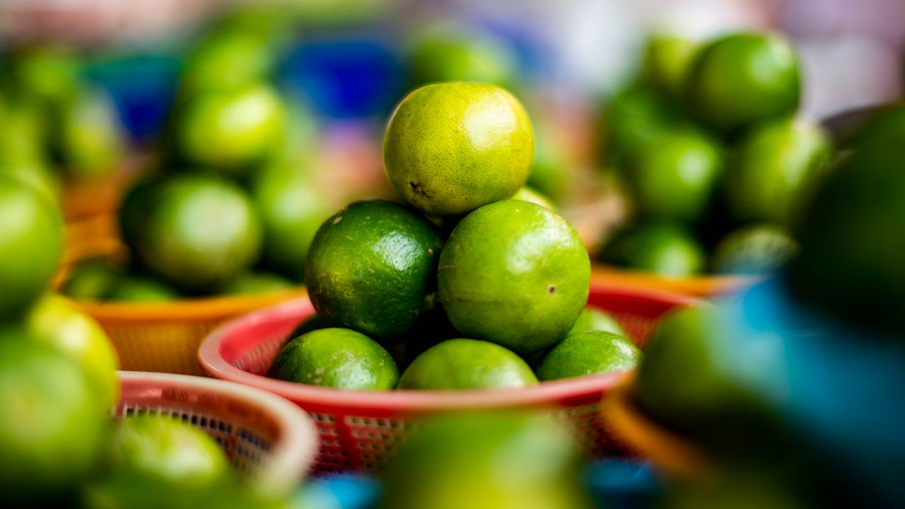 ราคาผักวันนี้ 19 เมษายน 2569 จากตลาดสี่มุมเมือง มะนาวแตะลูกละ 10 บาท ผักยอดนิยมอื่นๆ ราคาคงที่