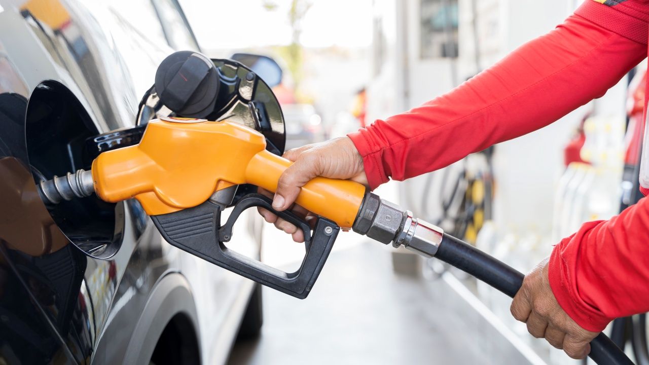 อัปเดตราคาน้ำมันพรุ่งนี้ 20 เมษายน 2569 น้ำมันเบนซิน ดีเซล แต่ละปั๊มลิตรละเท่าไร