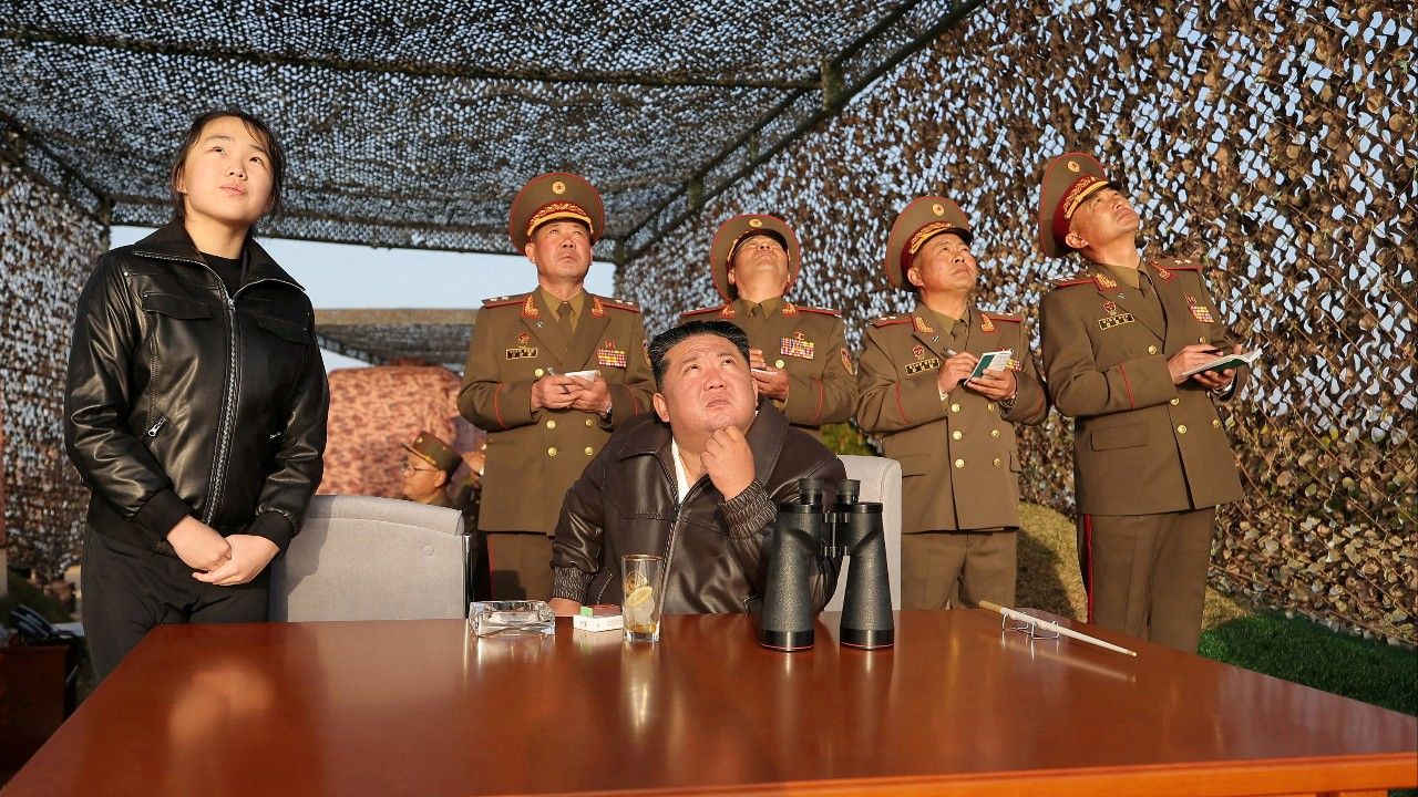 เกาหลีเหนือยิงขีปนาวุธ 5 ลูก ทดสอบหัวรบคลัสเตอร์บอมบ์ อวดศักยภาพอาวุธ