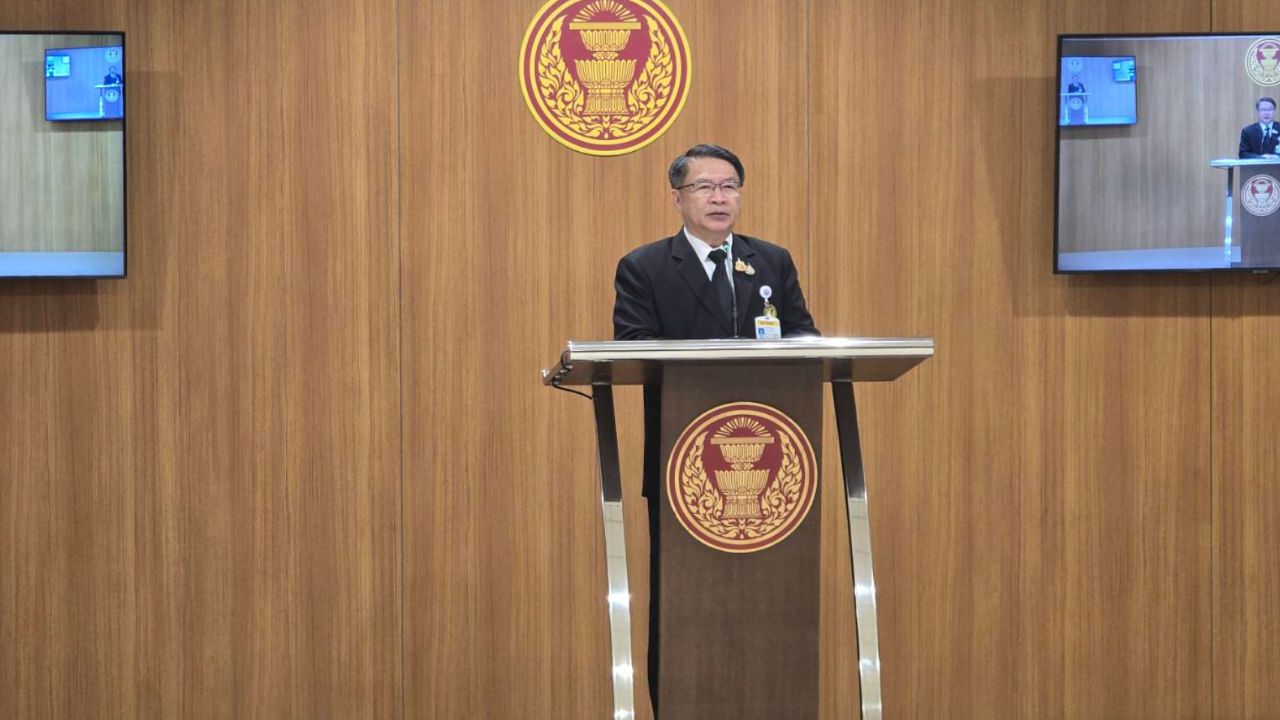 'หมอเปรม' โวย นายกฯ-รมต. หนีตอบกระทู้สภา ซัดรัฐบาลอีเว้นท์ ยกโขยงไปเชียงใหม่