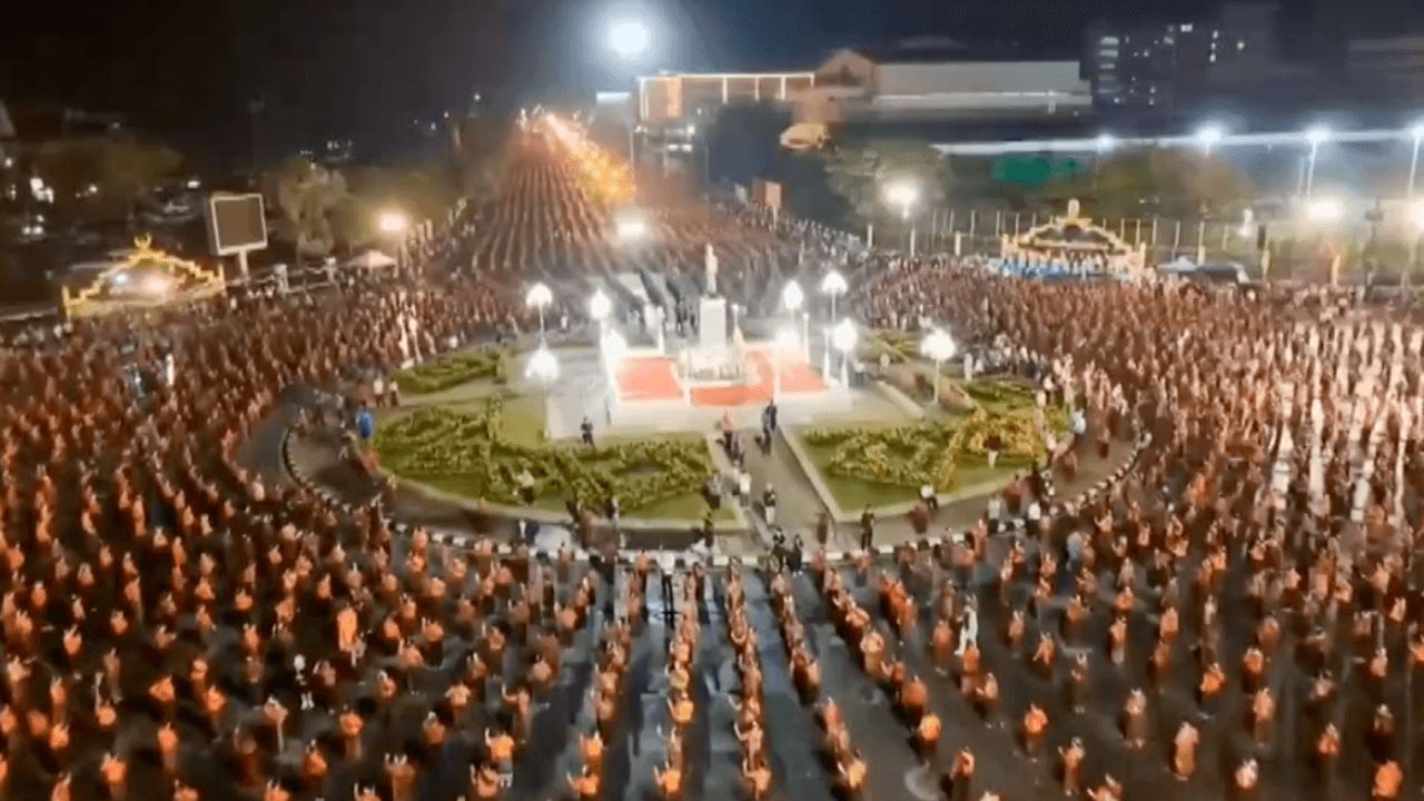 หญิงสาวนับหมื่นรำถวาย 'เจ้าพ่อพญาแล' เจ้าเมืองชัยภูมิคนแรก งานประเพณีบุญเดือน 6