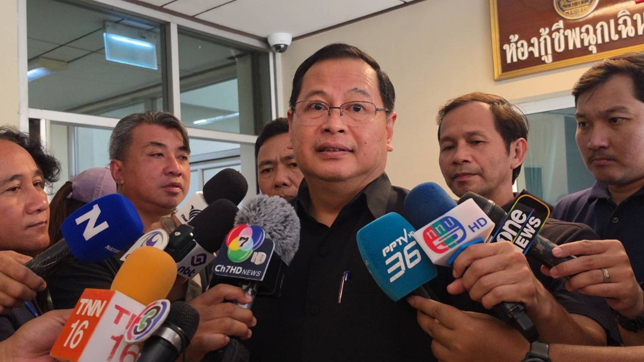 'ปกรณ์' กวักมือเรียกสื่อเคลียร์ปม พ.ร.ก.กู้เงิน 5 แสนล้าน โวยถูกตัดตอนคำ แจงแค่ตอบข้อกฎหมาย