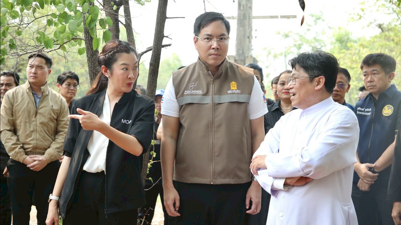 รมช.เกษตรฯ-รมช.ศึกษาธิการ ลงพื้นที่กาญจนบุรี ติดตามสถานการณ์-วางแผนแก้ปัญหาไฟป่า