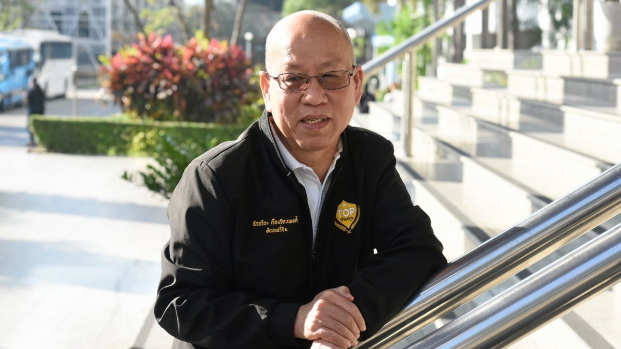 บุกรวบ 'อัจฉริยะ' หลังศาลอนุมัติหมายจับคดีกรรโชกทรัพย์ ด้านเจ้าตัวให้การปฏิเสธ