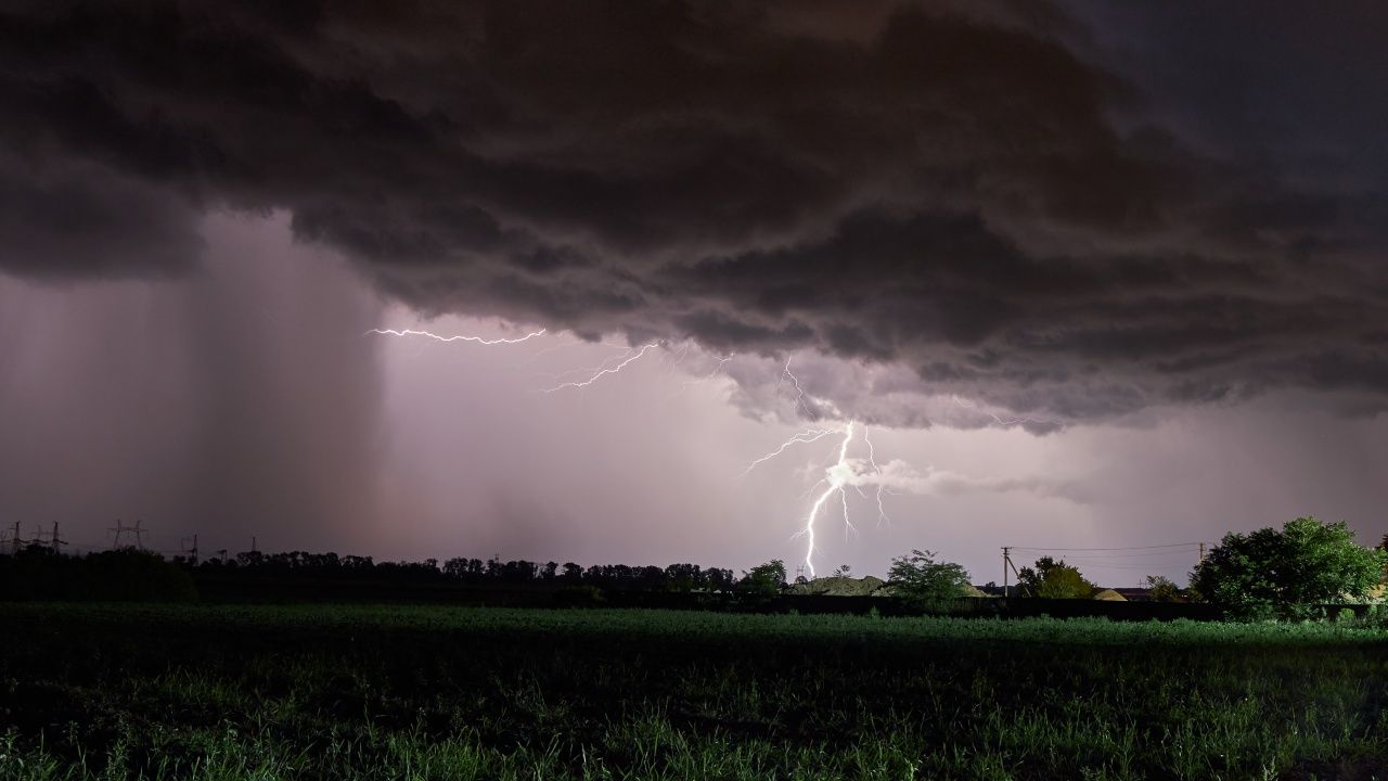 อุตุฯ เตือนจังหวัดเสี่ยงภัย 'พายุฤดูร้อน' ช่วง 23 - 25 เม.ย. เช็กเลยที่ไหนบ้าง