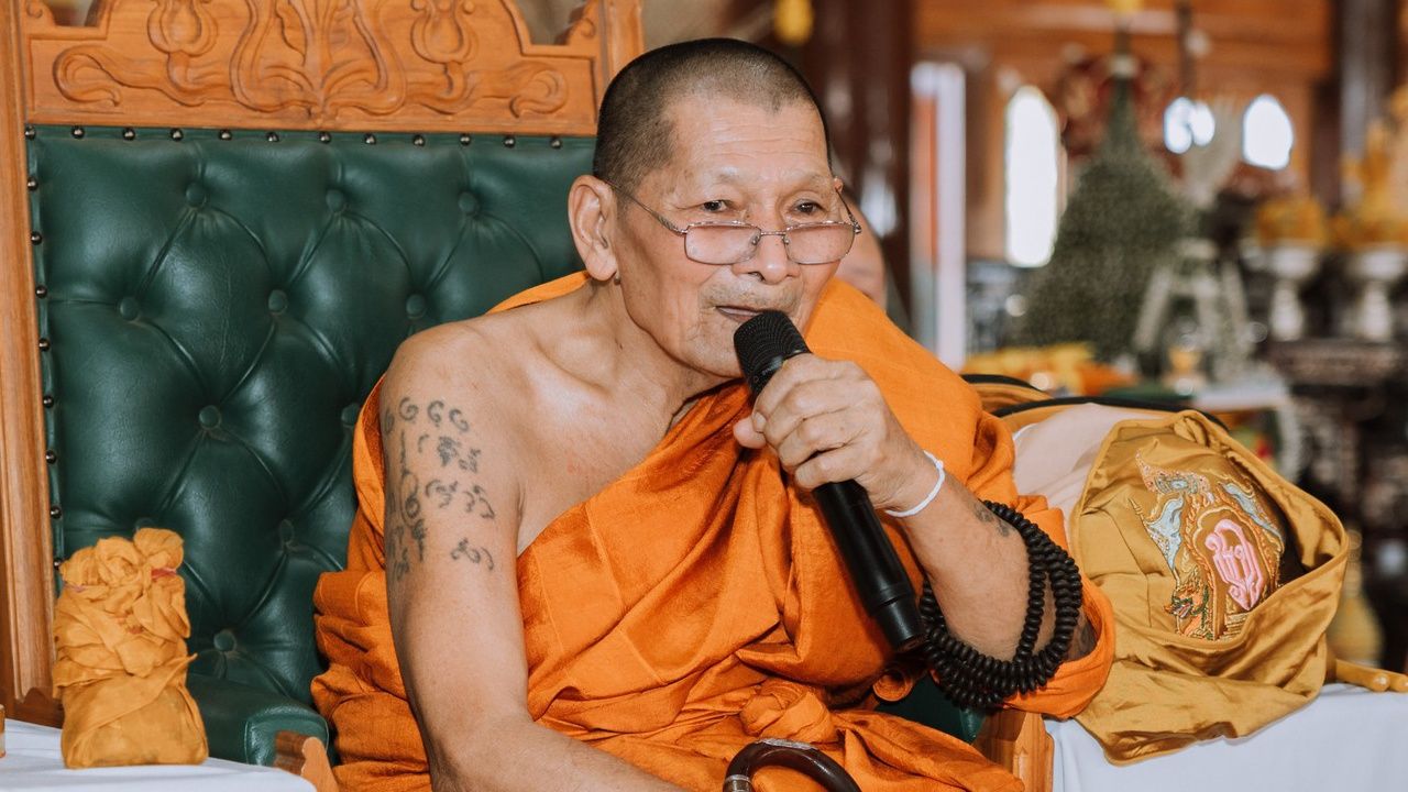 เปิดประวัติ 'หลวงปู่ศิลา' พระเกจิดัง ลาออกตำแหน่งเจ้าอาวาส 'วัดพระธาตุหมื่นหิน'