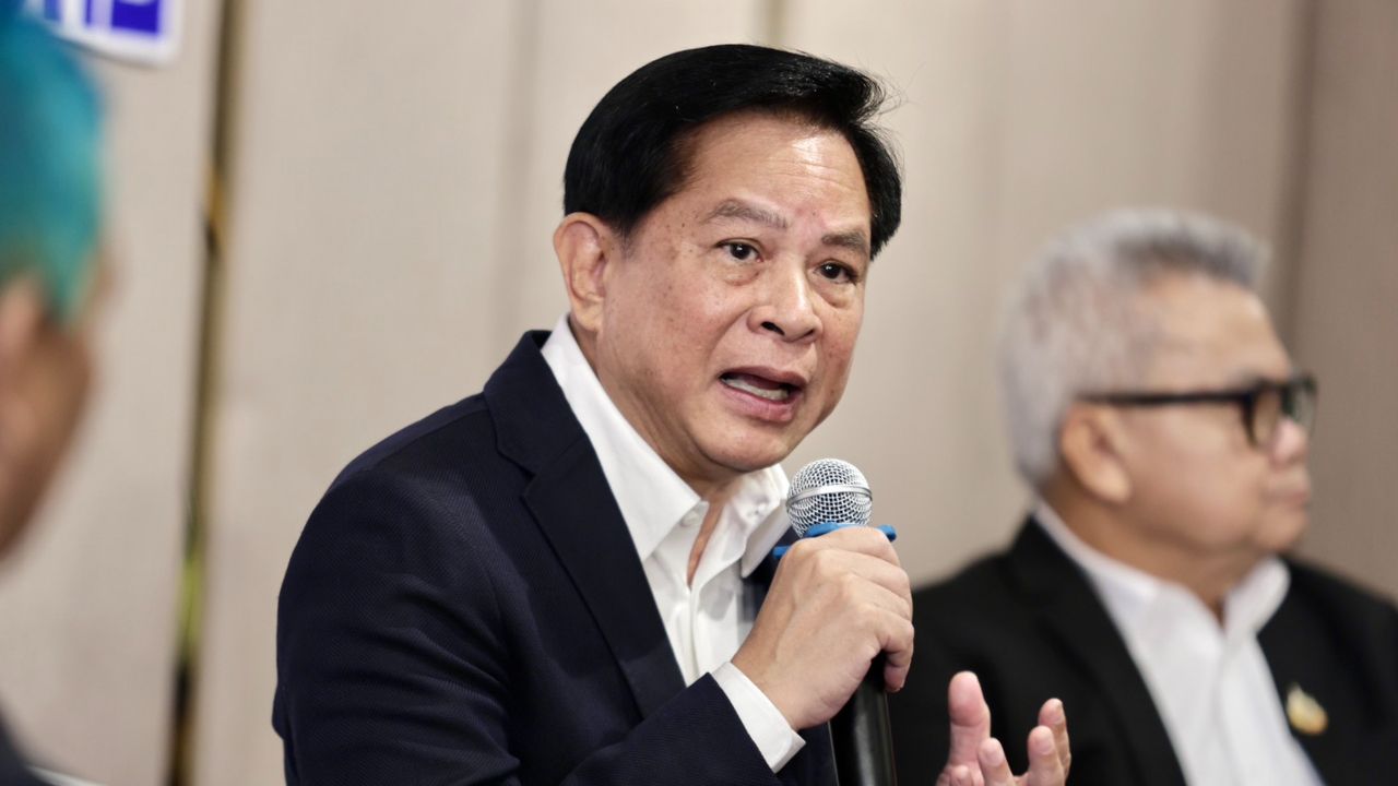 'พีระพันธุ์' ชี้ทางรอดวิกฤตพลังงานไทย ชงรัฐซื้อโรงกลั่นคุมราคาน้ำมัน ลดภาระประชาชน