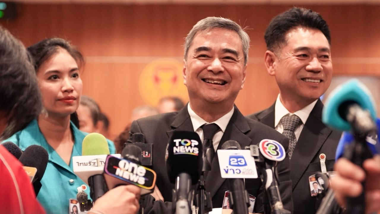 ประชาธิปัตย์ยันส่งเลือกตั้งผู้ว่าฯ กทม. - สก. 'อภิสิทธิ์' ไม่ตอบ ว้าวหรือไม่