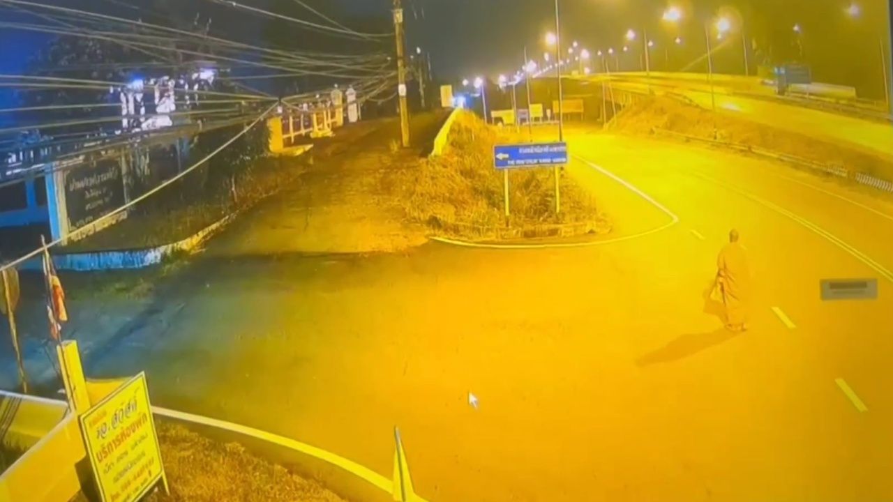 ตร. เร่งแกะรอย 'เจ้าอาวาสวัดสนามไชย' ไล่เช็กกล้อง พบเดินเท้าเข้าตัวเมือง จ.ตาก