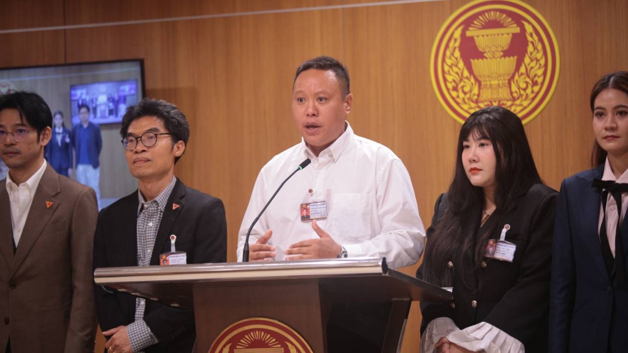 สส.ปชน. จี้รัฐบาลเร่งดับวิกฤตไฟไหม้บ่อขยะภูเก็ต เตือนปล่อยไว้กระทบสุขภาพประชาชนรุนแรง