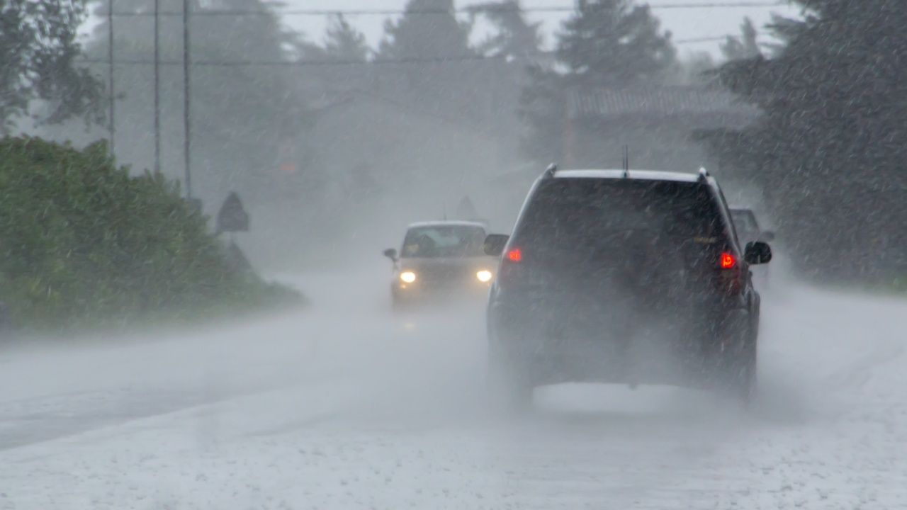 ประกาศ 'พายุฤดูร้อน' ฉบับที่ 7 เตือนหลายจังหวัด 'ฝนตกหนัก-ลมกระโชกแรง'