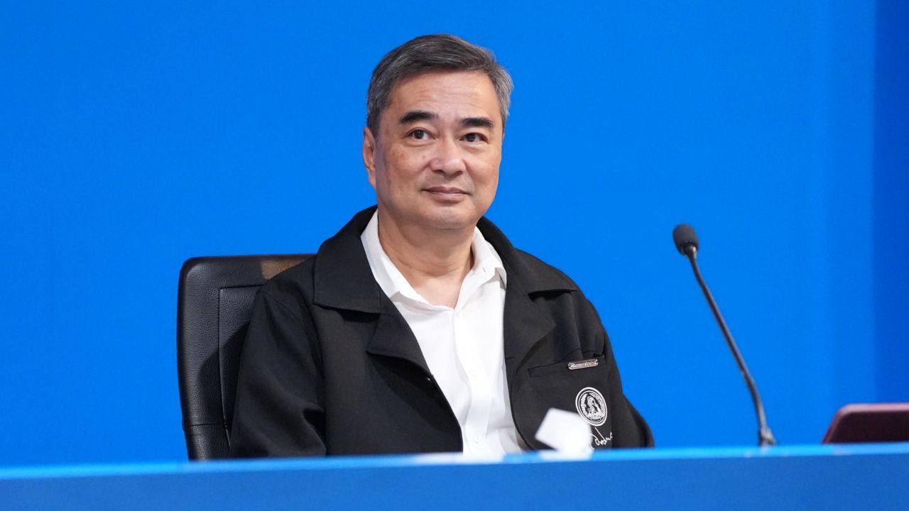 'อภิสิทธิ์' ดีใจ รัฐบาลเดินหน้าพูดคุยสันติสุขชายแดนใต้ แนะ 2 ข้อเร่งสะสาง