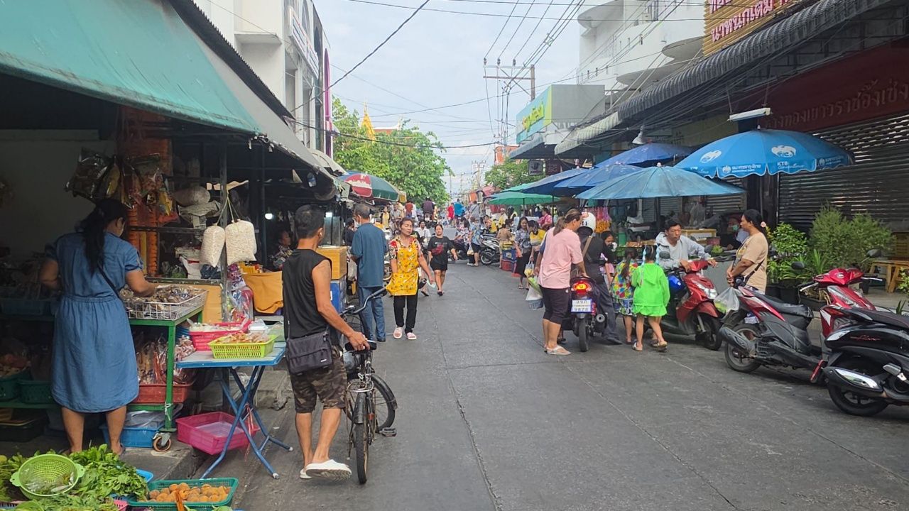 สงกรานต์พระประแดง 2569 'ชาวบ้าน-นักท่องเที่ยว' เริ่มจับจองพื้นที่เล่นน้ำแล้ว