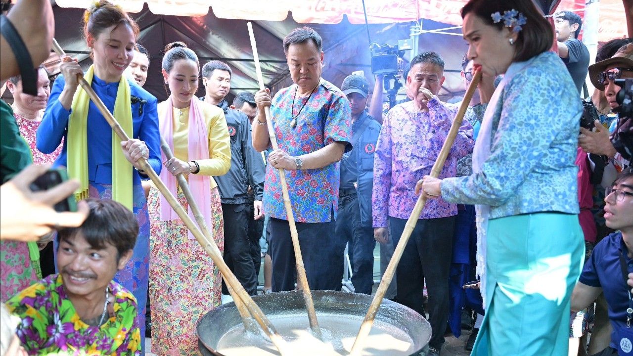 'อนุทิน' เปิดงาน 'สงกรานต์พระประแดง'