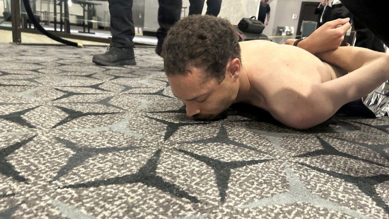 เปิดข้อมูลมือปืน ยิงงานเลี้ยงสื่อทำเนียบขาว ส่อโดนโทษหลายข้อหา