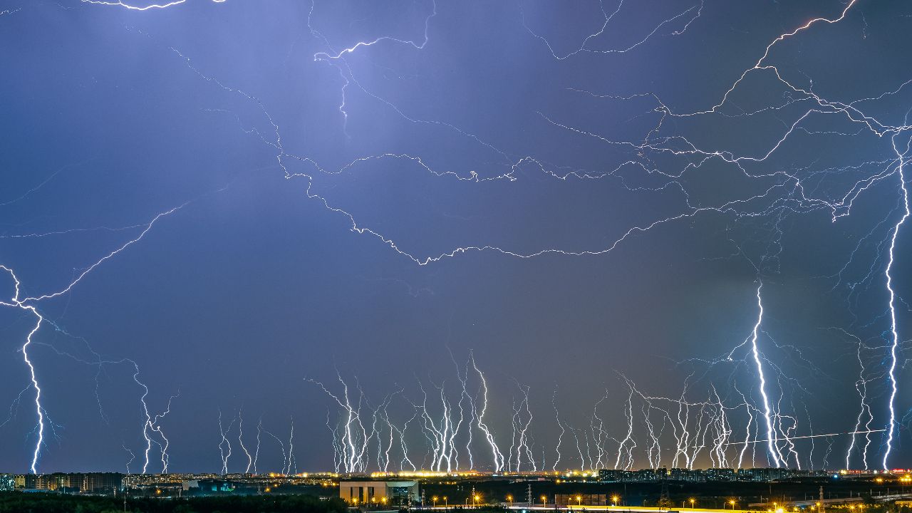 บังกลาเทศสังเวย 'ฟ้าผ่า' ดับพุ่ง 14 ศพ เหตุพายุถล่มไล่หลังคลื่นความร้อน