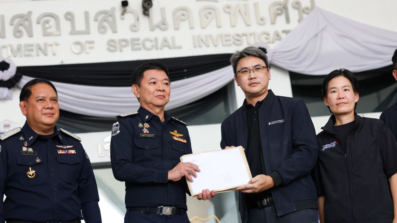 'เอกนัฏ' ส่งทีมสุดซอย ร้อง DSI สอบคลังน้ำมัน ปมใบขนส่งน้ำมันผิดปกติ 166 ฉบับ