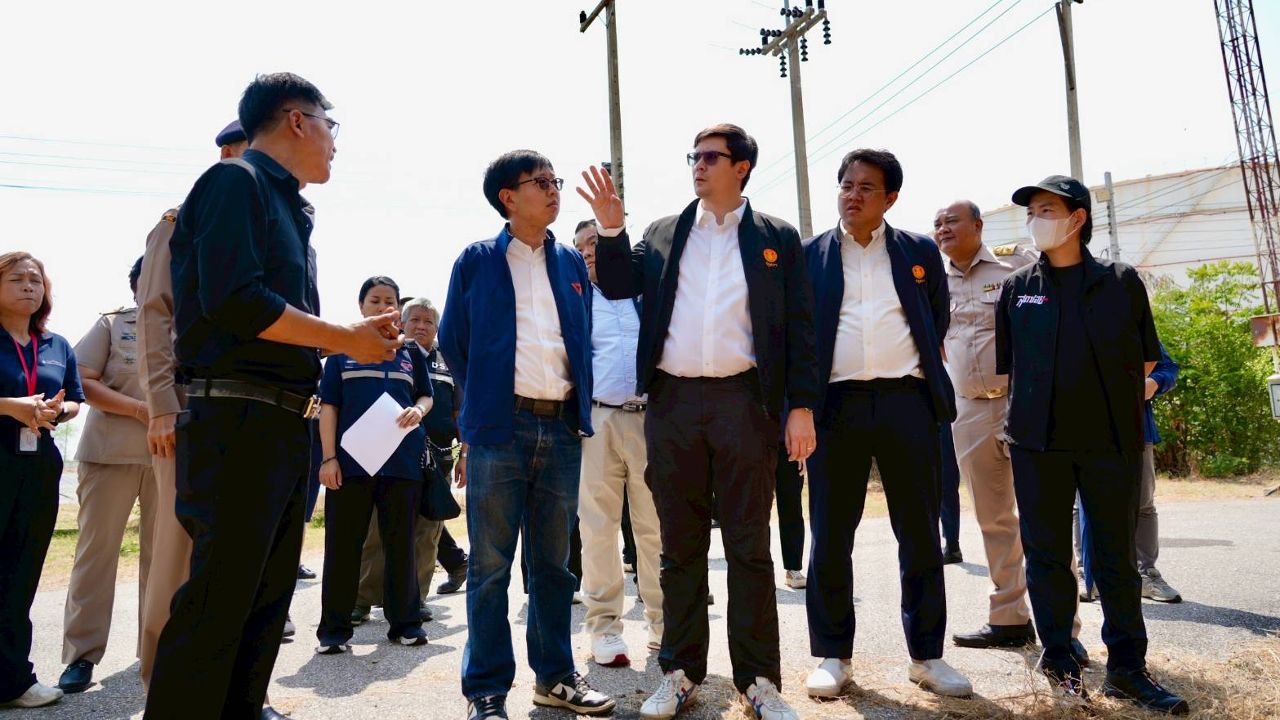 'โรม-ศุภโชติ' ร่วมคณะตรวจคลังน้ำมัน 'เสี่ยตือ' ที่เพชรบุรี พบข้อน่าสงสัยตุนน้ำมันมาตั้งแต่ปี 2564