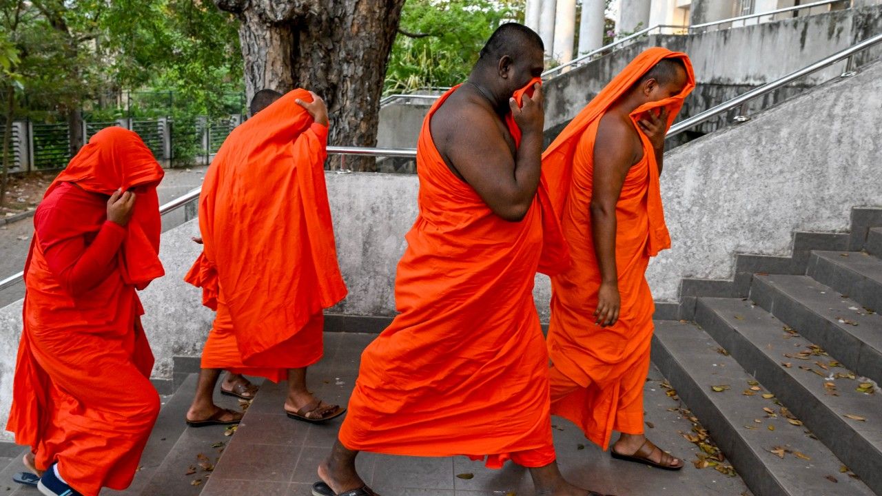 ศรีลังกาจับพระ 22 รูป คาสนามบิน ฐานซุกกัญชา 110 กก.