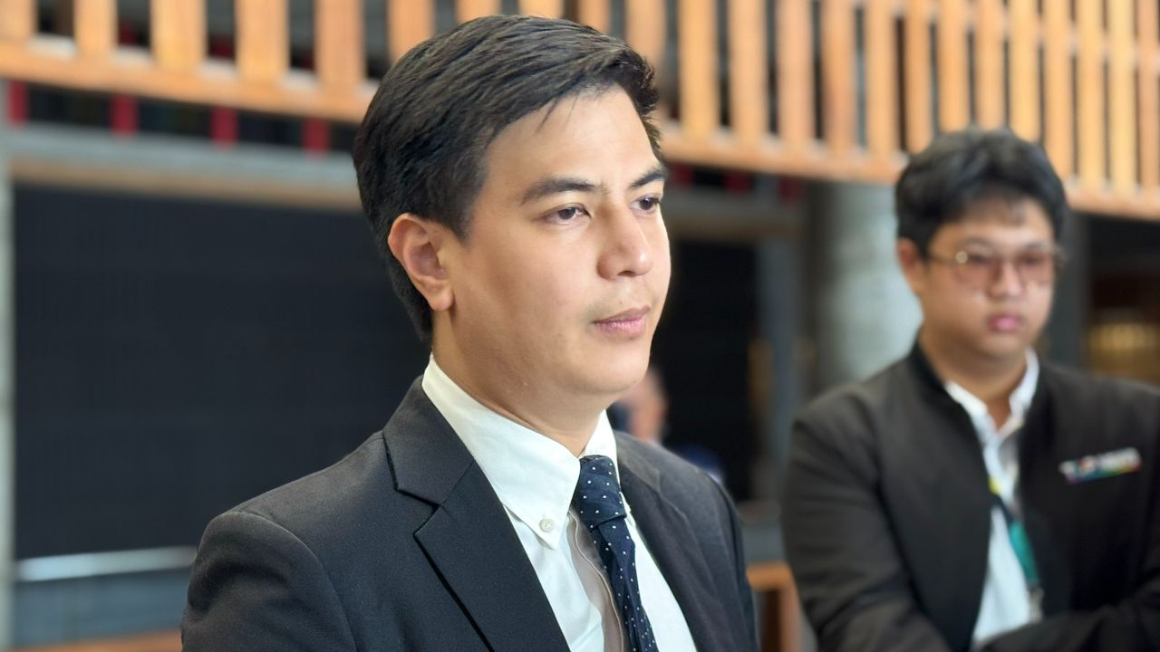 'ไอติม' เดินเกมชวนเพื่อนฝ่ายค้านลงชื่อสอบ ป.ป.ช. ยกคำร้องคดี 'ศักดิ์สยาม' ซุกหุ้น