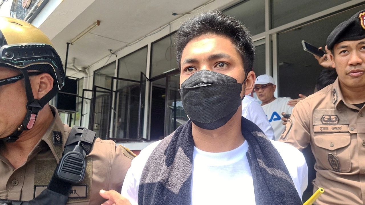 ศาลสั่งจำคุก 1 ปี 12 เดือน 'สจ.กอล์ฟ' กับพวกรุมทำร้ายตำรวจคาหน่วยเลือกตั้ง