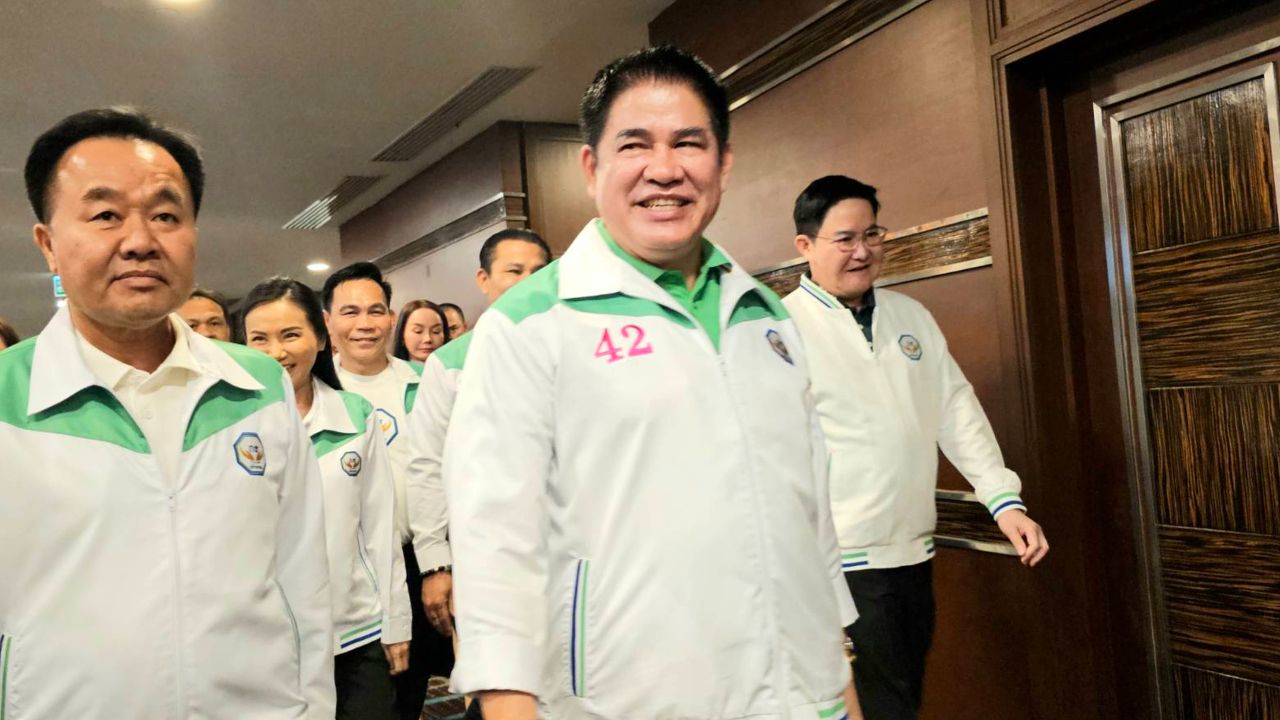 กล้าธรรมร่วมงาน ปชน. ราบรื่น กั๊กร่วมลงชื่อฝ่ายค้าน ยื่นสอบ ป.ป.ช. คดี 'ศักดิ์สยาม'