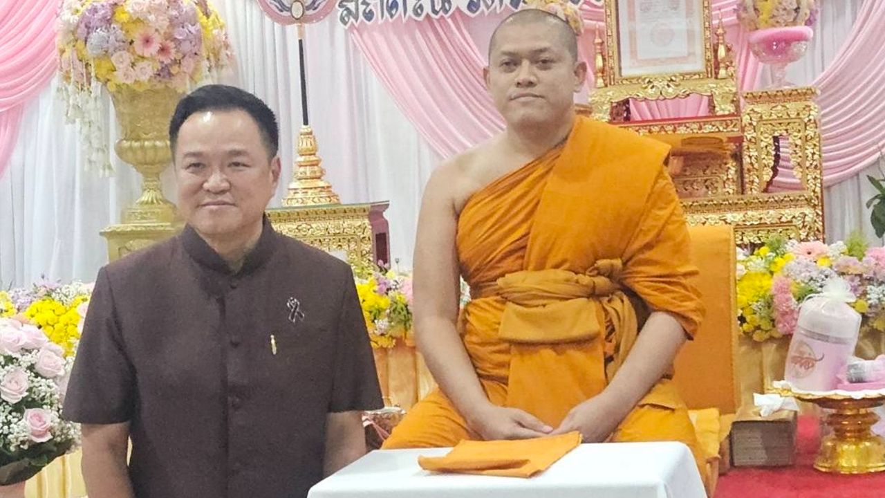 นายกรัฐมนตรี กราบมุทิตาสักการะ พระราชวัชรธรรมโฆษิต