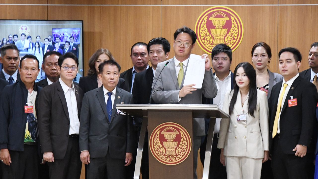 'คริส' ล่าชื่อคนรับเงินบำนาญ สส. พบ 1,918 คนยังรับเงินอยู่ จี้สภาฯ เปิดชื่อให้ประชาชนรู้