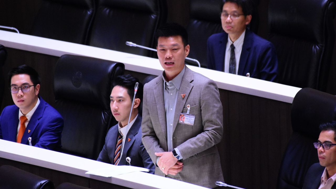 'ณัฐพงษ์' ไล่บี้ถามบรรทัดฐานนายกฯ สอย 'พิพัฒน์' พ้นครม. เหน็บอย่า 2 มาตรฐาน