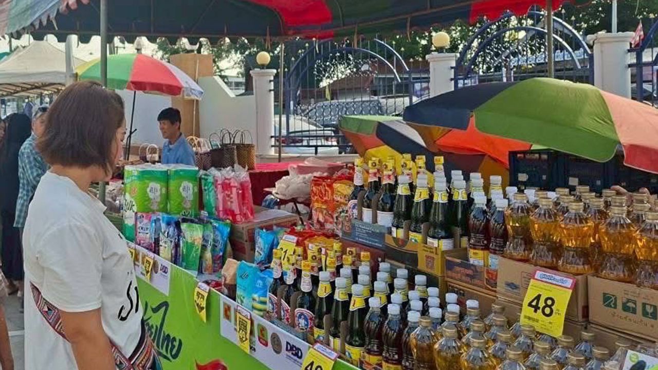 พาณิชย์ปลื้ม 'ไทยช่วยไทย' คึกคักทั่วประเทศ แห่ช้อปของถูกกว่า 800 อำเภอ นัดต่อไป 8 พ.ค.นี้
