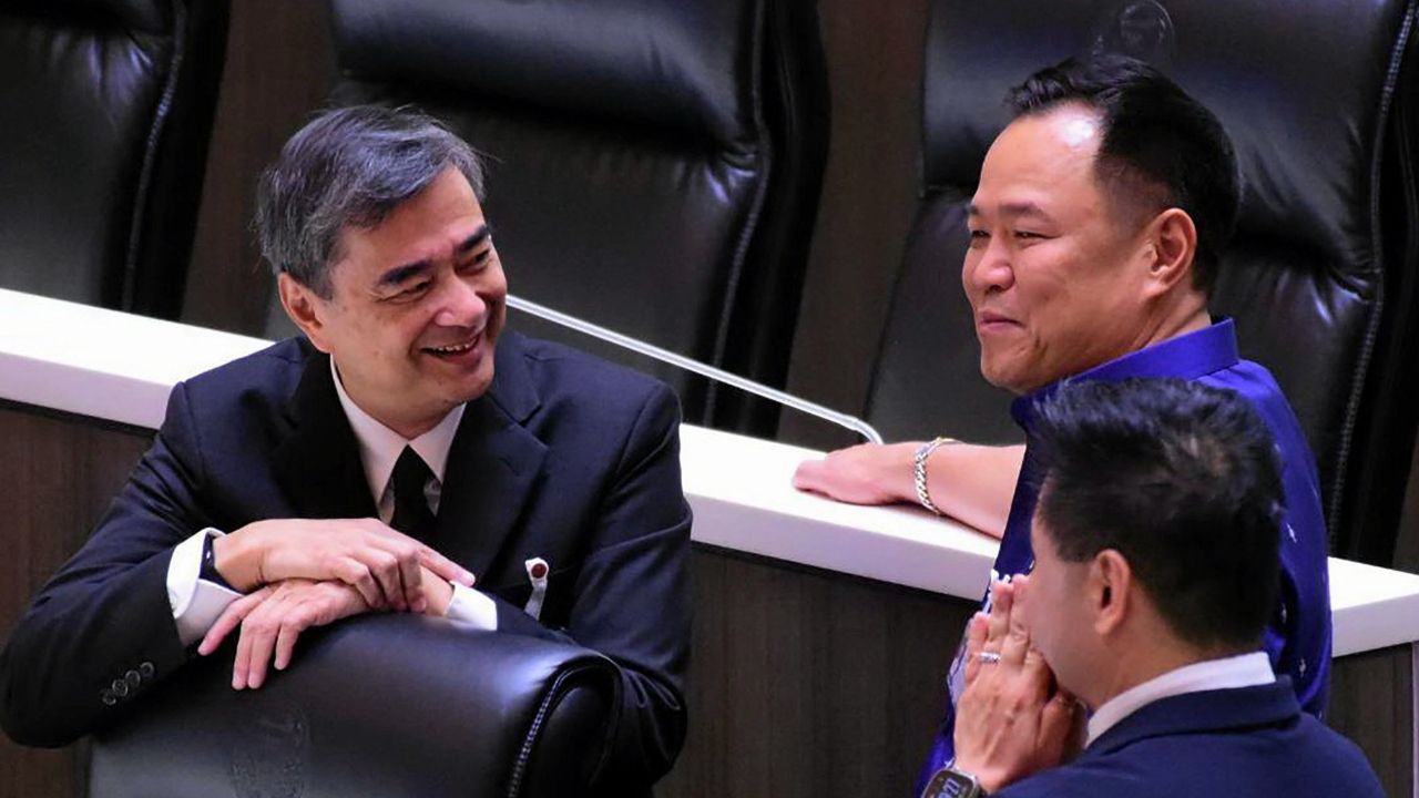 ดัชนีการเมือง เม.ย. 69 ลดทุกตัวชี้วัด รัฐบาล 'อนุทิน' บทบาทเด่นสุด ฝ่ายค้าน 'อภิสิทธิ์'