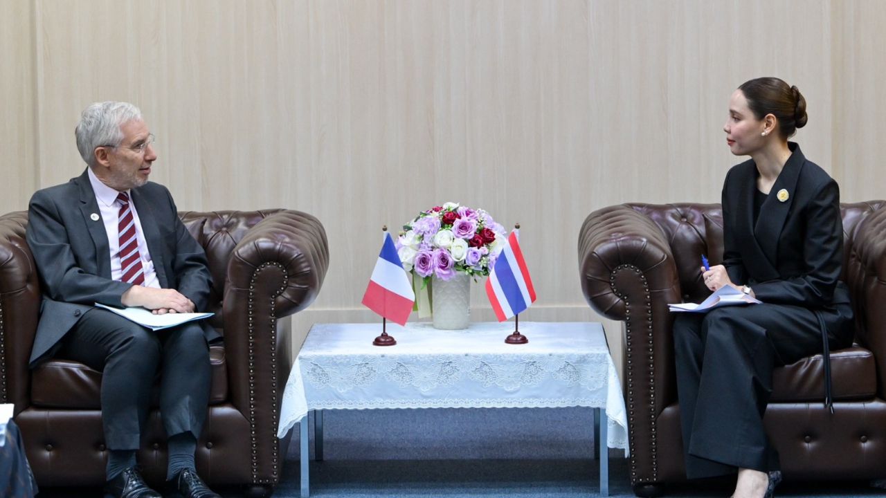 'ซาบีดา' ถก ทูตฝรั่งเศสฯ พิธีทูลเกล้าถวายเครื่องอิสริยาภรณ์ แด่เจ้าฟ้าสิริวัณณวรี