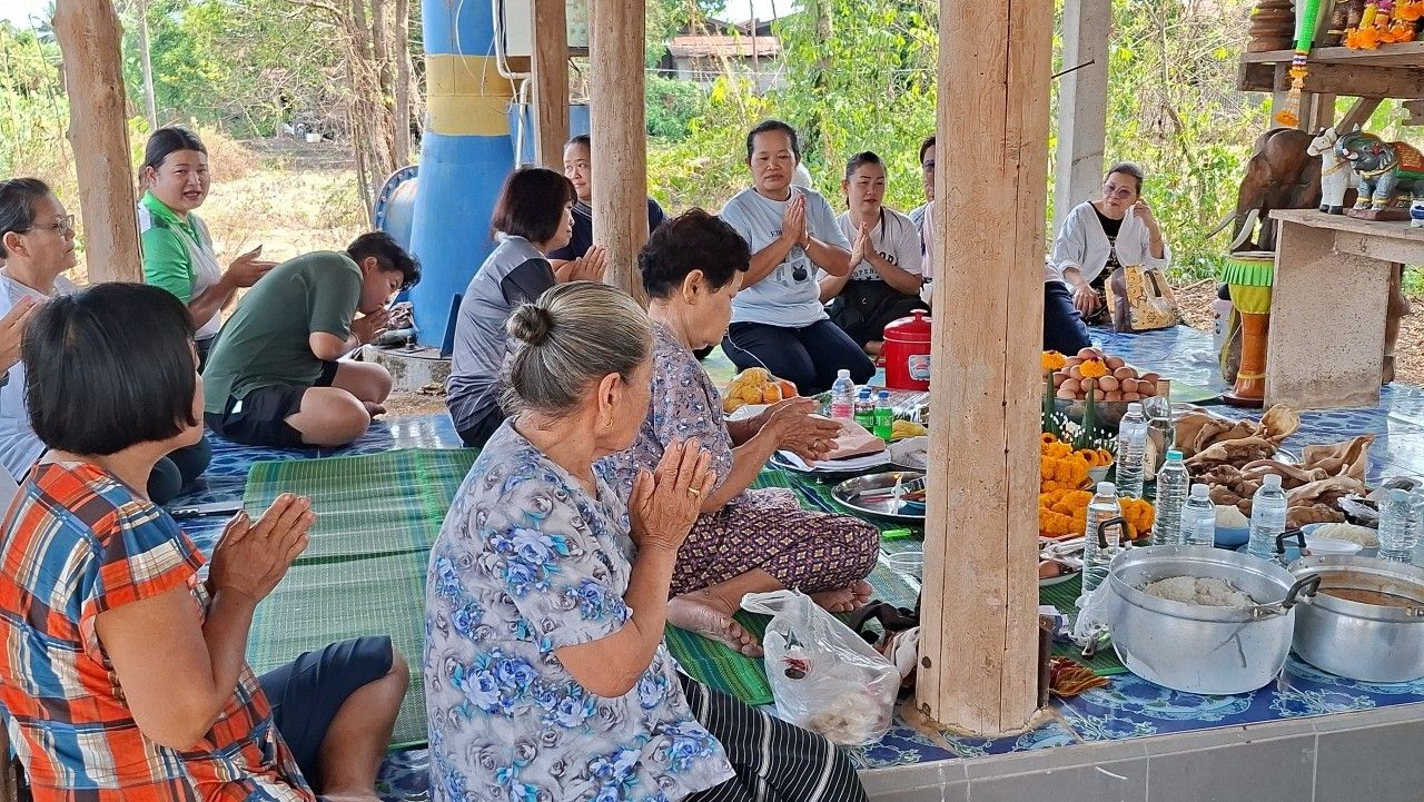 จัดเครื่องเซ่นไหว้ สรงน้ำ 'พ่อปู่พญาแก้ว' พิธีกรรมนับ 100 ปี ได้เลขเด็ดเสี่ยงโชค 16/5/69